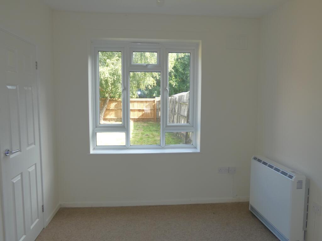 Pic 4 Dining Room (3).JPG