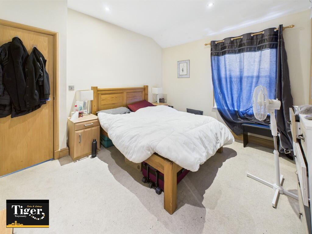 CAM02176G0-PR0594...