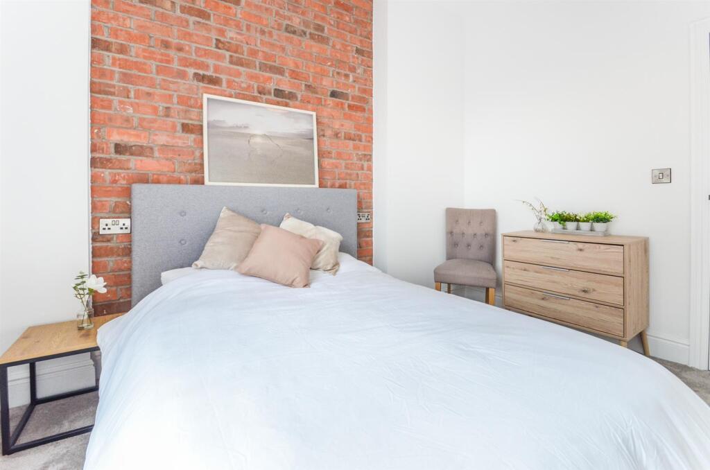 Bedroom 1.jpg