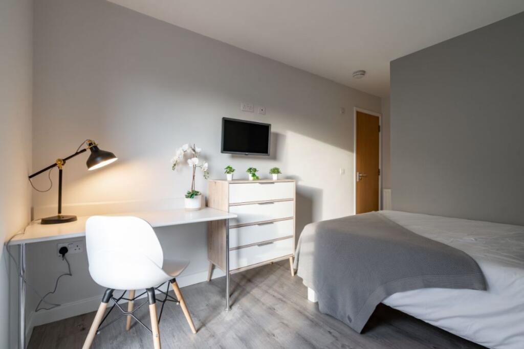 1FSF2 - Bedroom