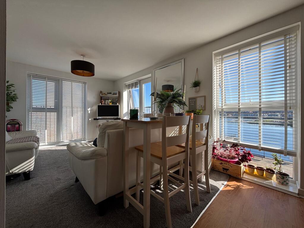 Lounge &amp; Kitchen