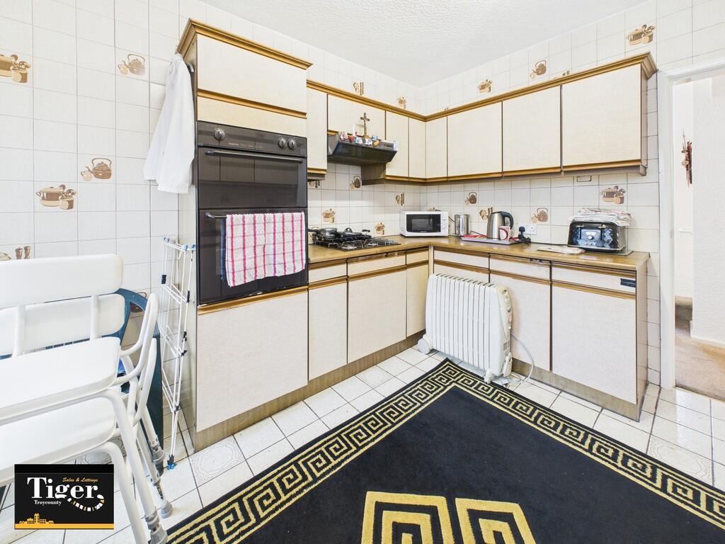 CAM02176G0-PR0766...