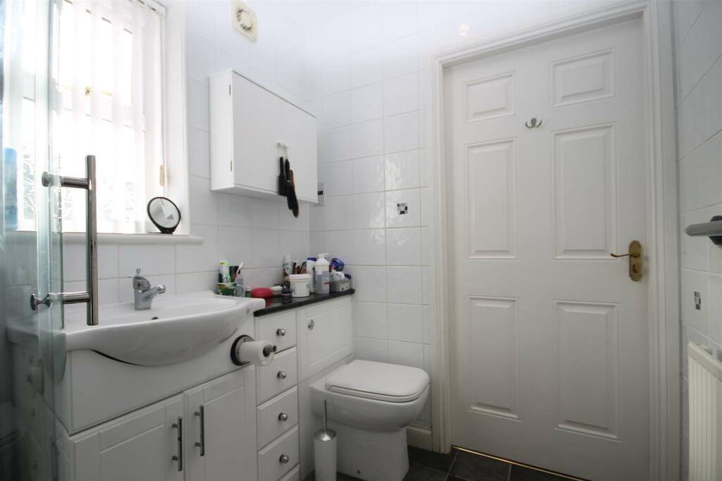HOUSE BATHROOM/ W.C.