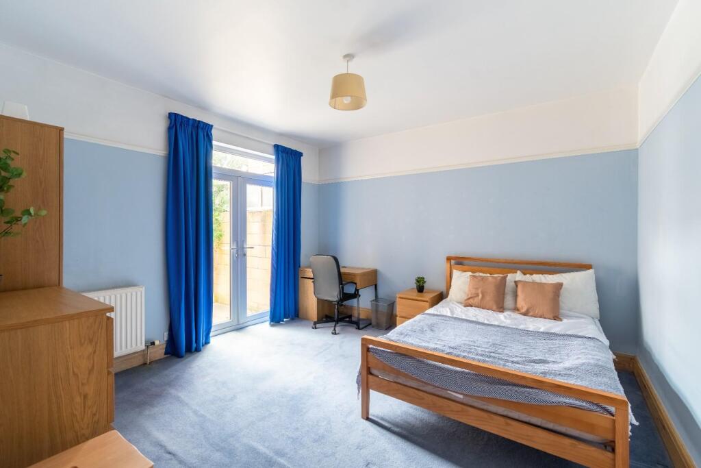 68 Combe Park -4.jpg