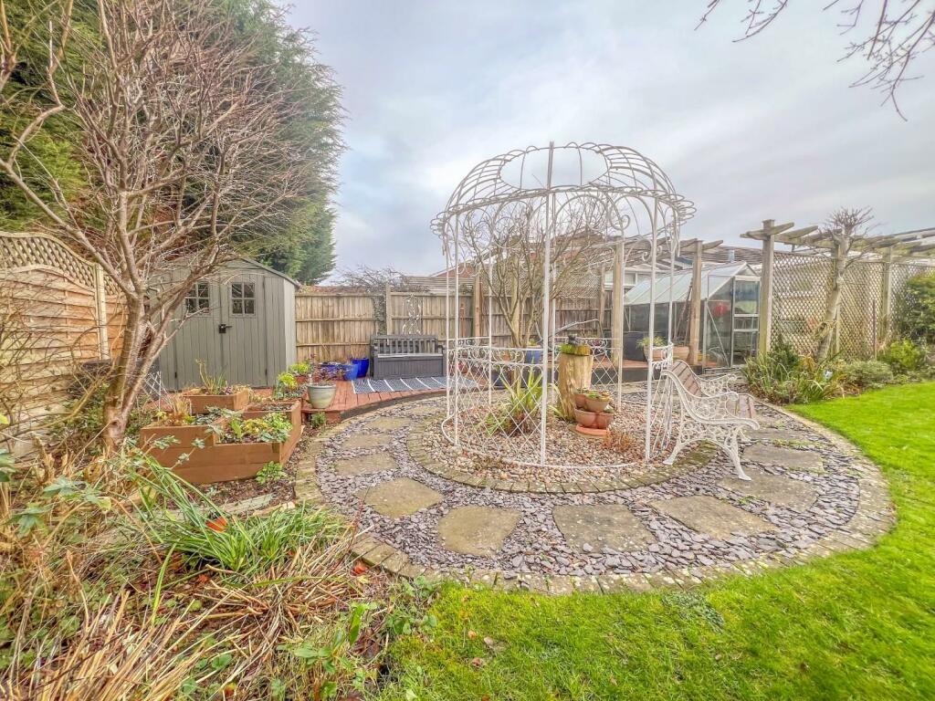 Hill Farm Avenue - Image-4.jpg