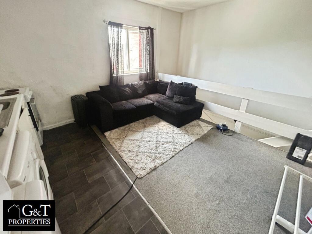 KITCHEN/RECEPTION ROOM 