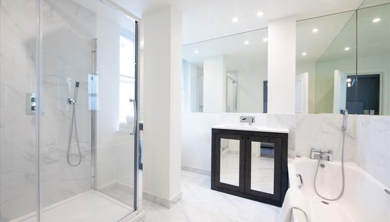 en-suite bathroom.jpg