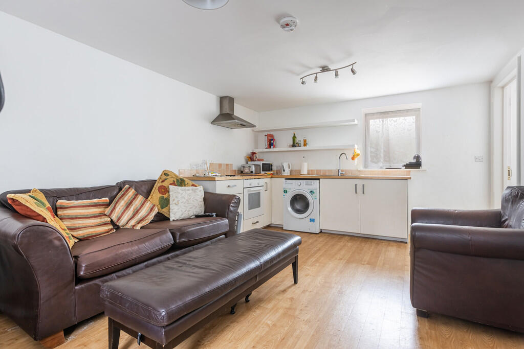 Annexe open plan ...