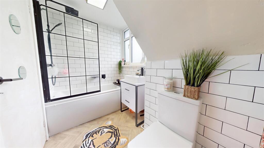 Kendal Drive Bathroom