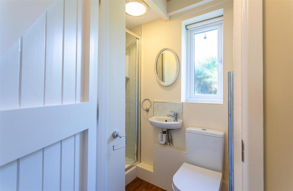 Cloakroom WC.jpg