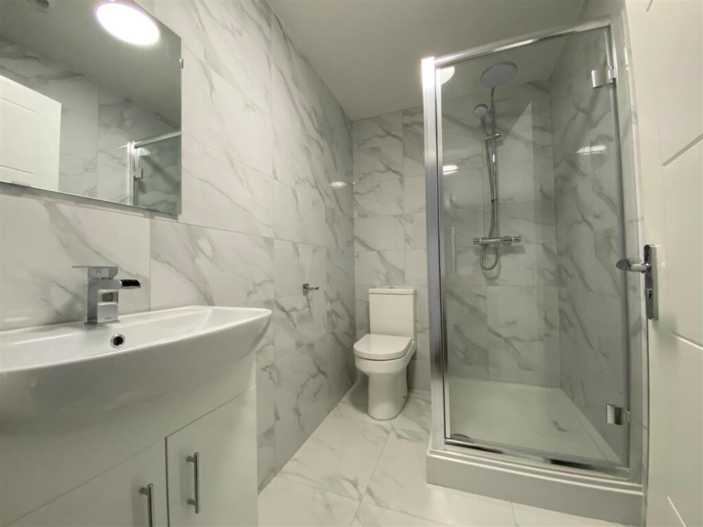 98 Holton Road - Flat 3 - Shower Room.jpg