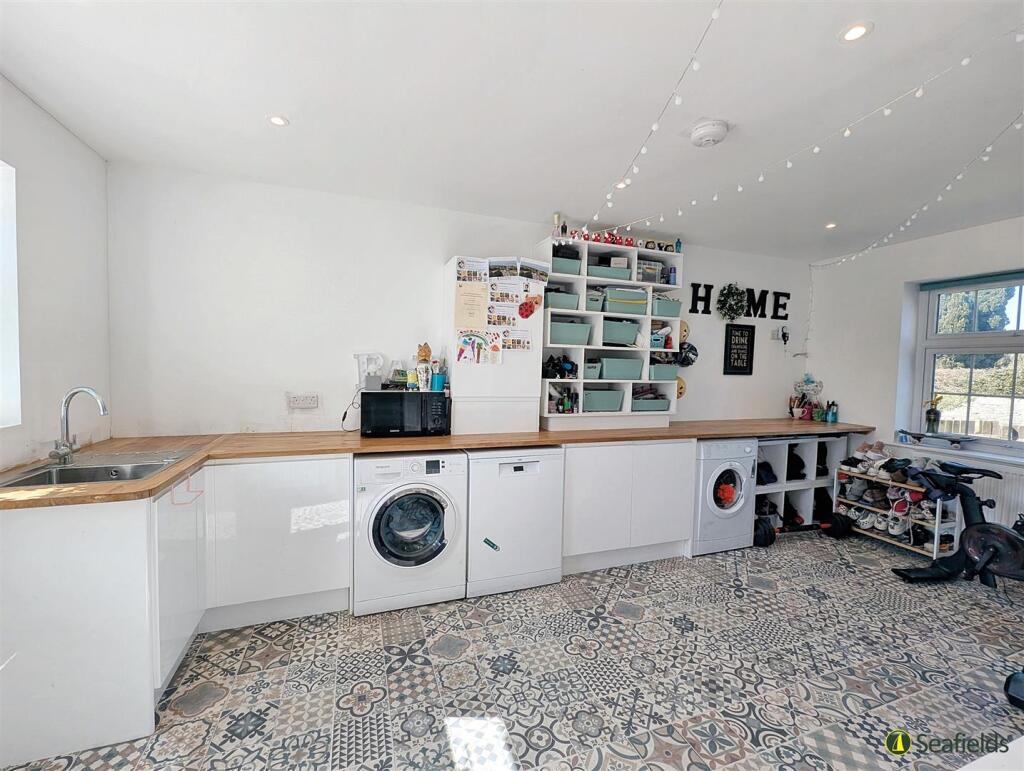 UTILITY/GAMES ROOM