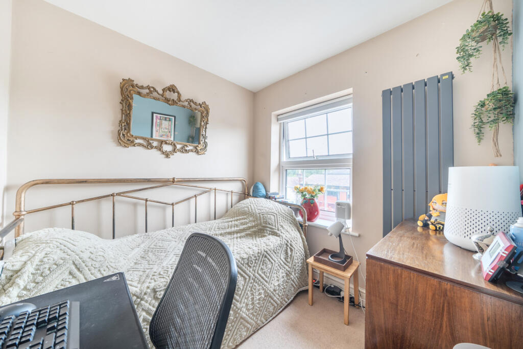 1335295-4-68947c8...