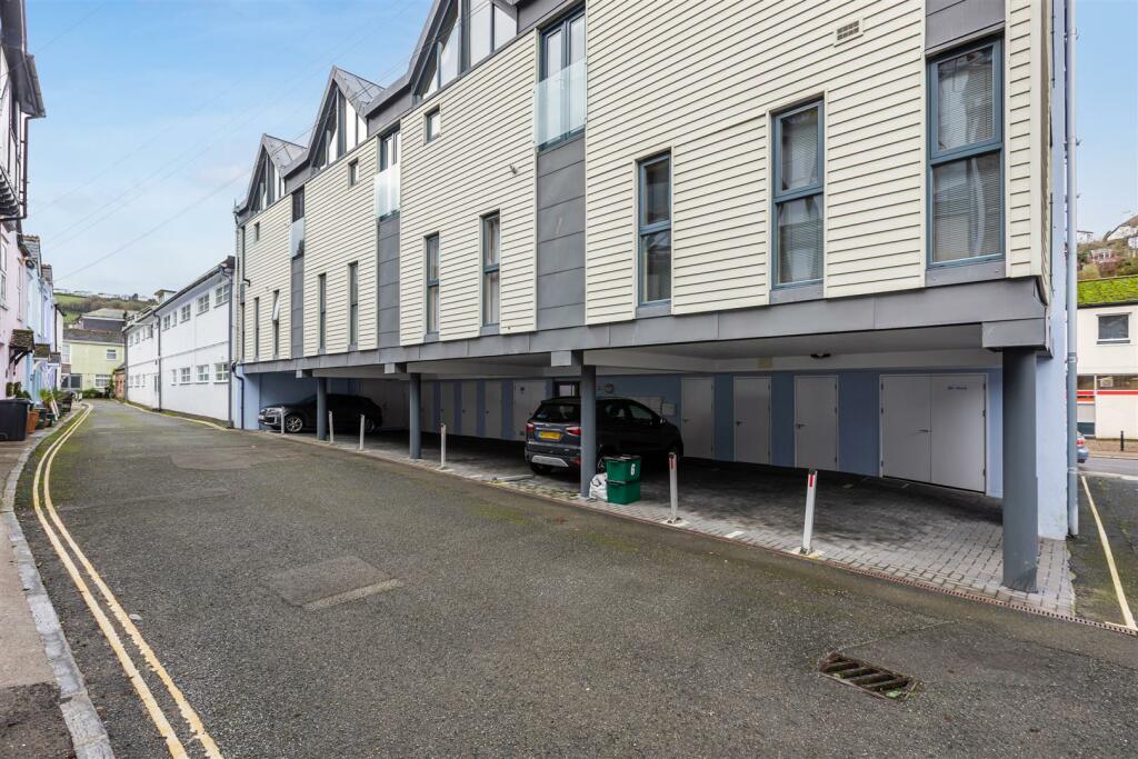 A04 - Dartmouth, Flat 1 Westwater Court - 231220.j