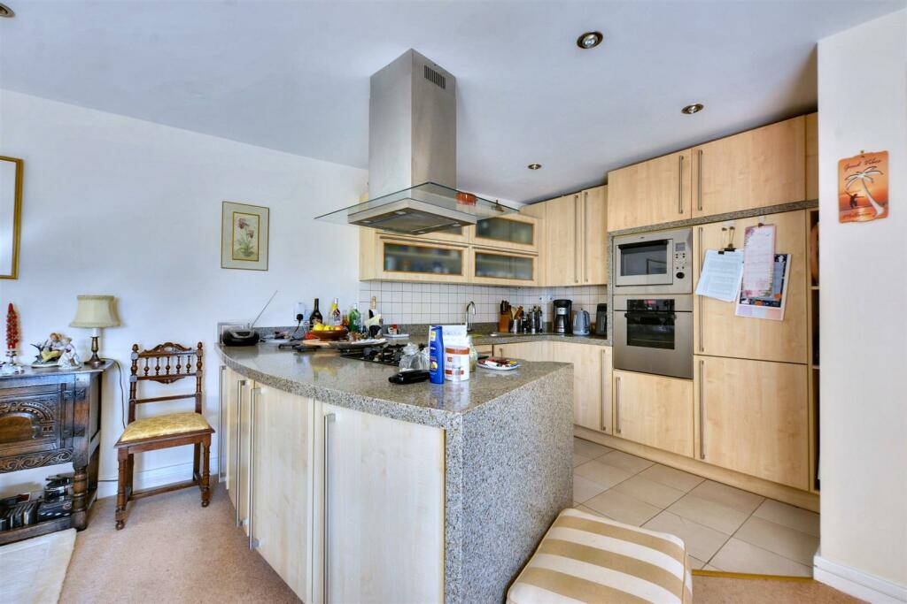 Kitchen_2.jpeg