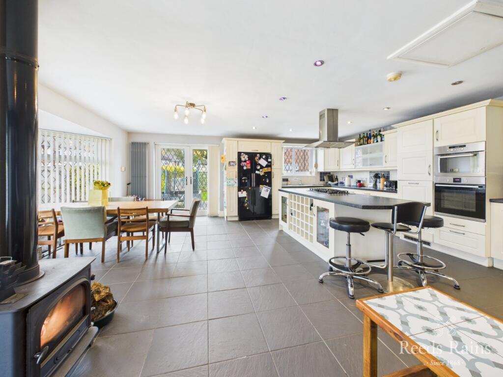 Kitchen/Family/Dinin