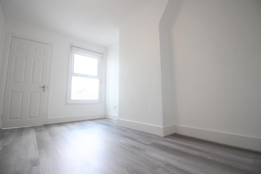 82 Grover Road - Bed