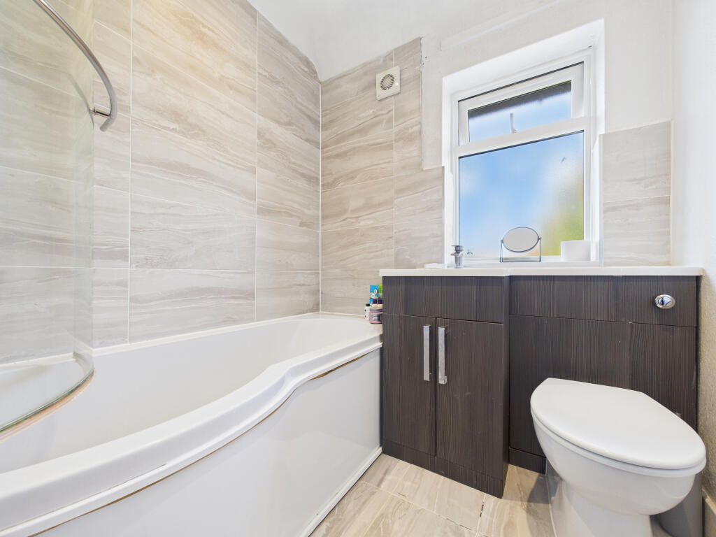 CAM01354G0-PR0597-STILL005