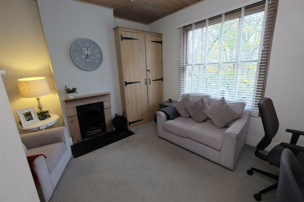 38 Middle Road, Kingswood, Bristol BS15 4XH House 