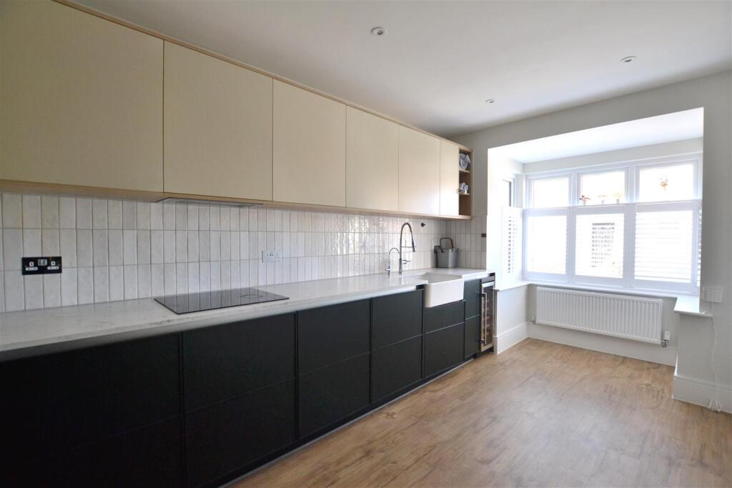 Kitchen 1.JPG