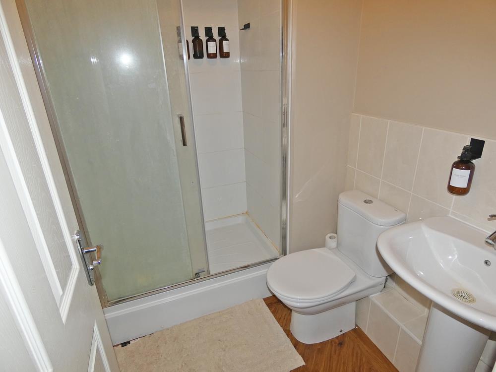 2294ensuite.jpg