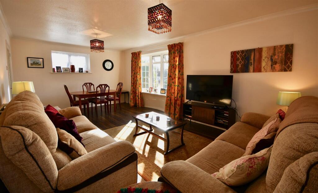 Lounge/dining room