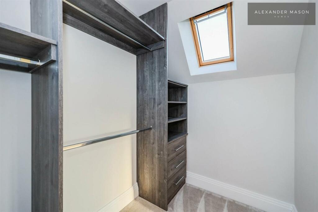 Walk-in Wardrobe