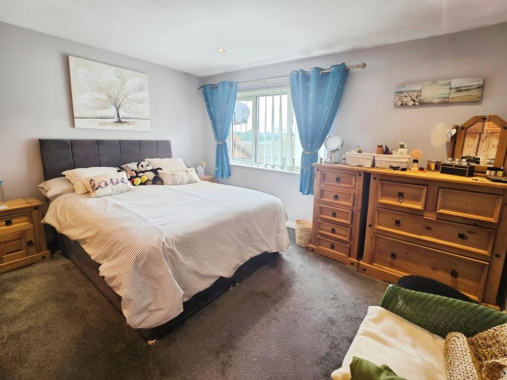 622d16e1-Bedroom ...