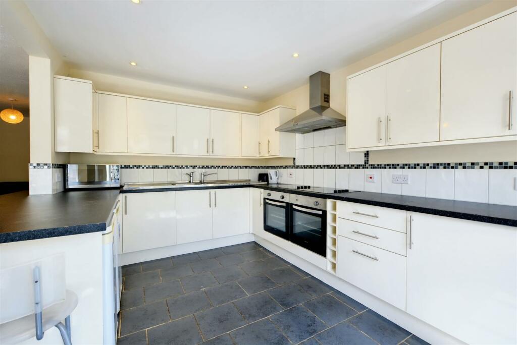 Kitchen_1.jpeg