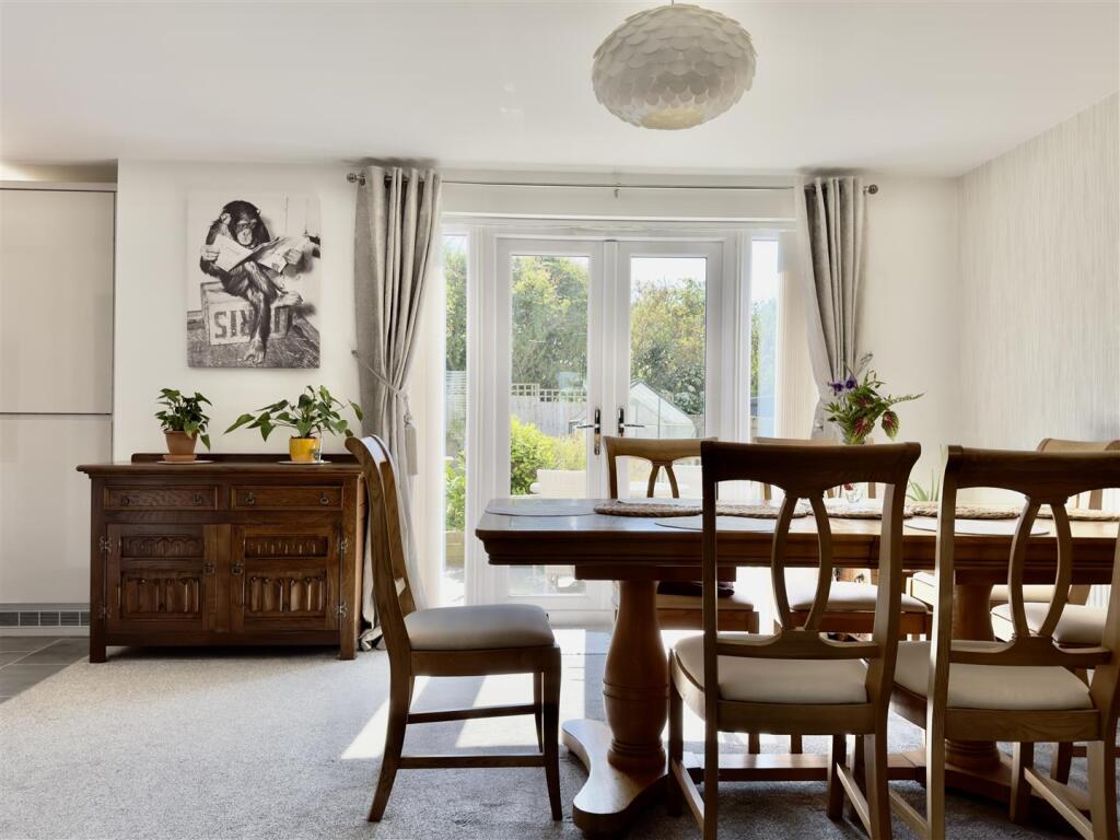 Dining area to rear garden.jpeg