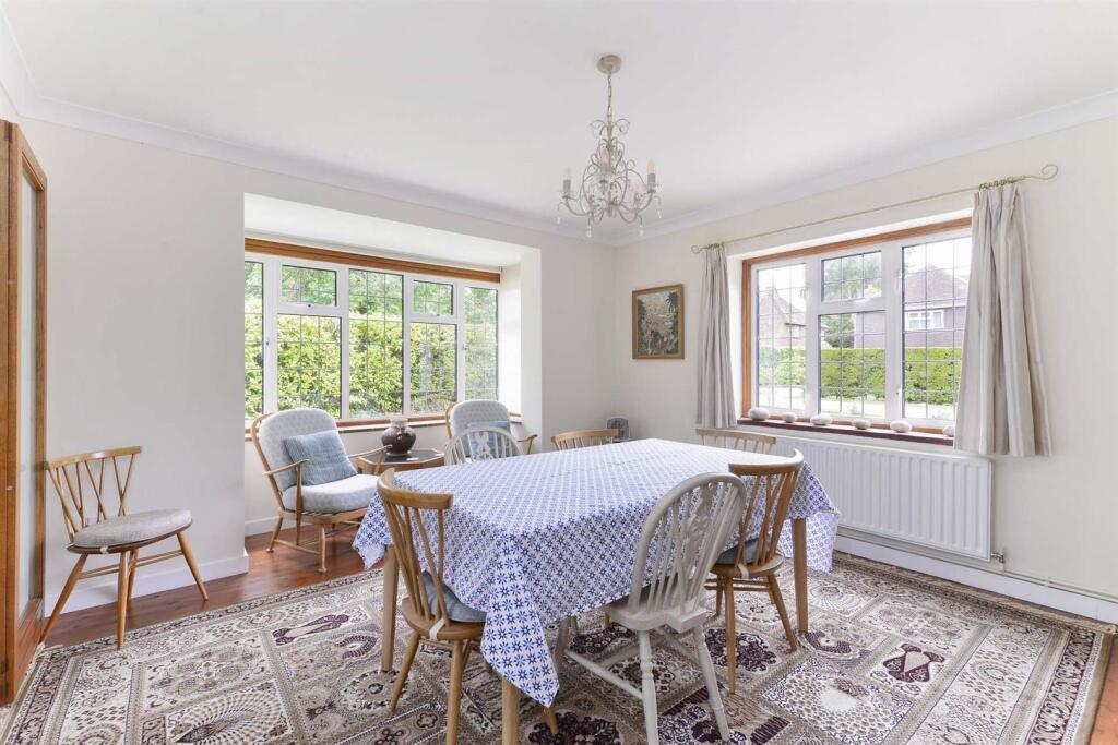 10 Woodway, Guildford (10)-1920.jpg