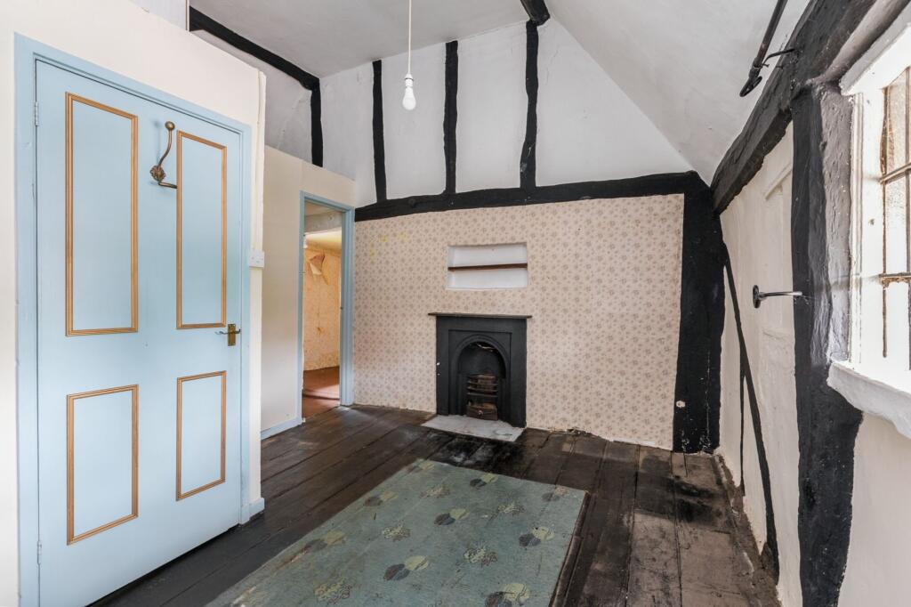 9 South End Road, Milton Bryan, Milton Keynes  Bedfordshire MK17 9HS