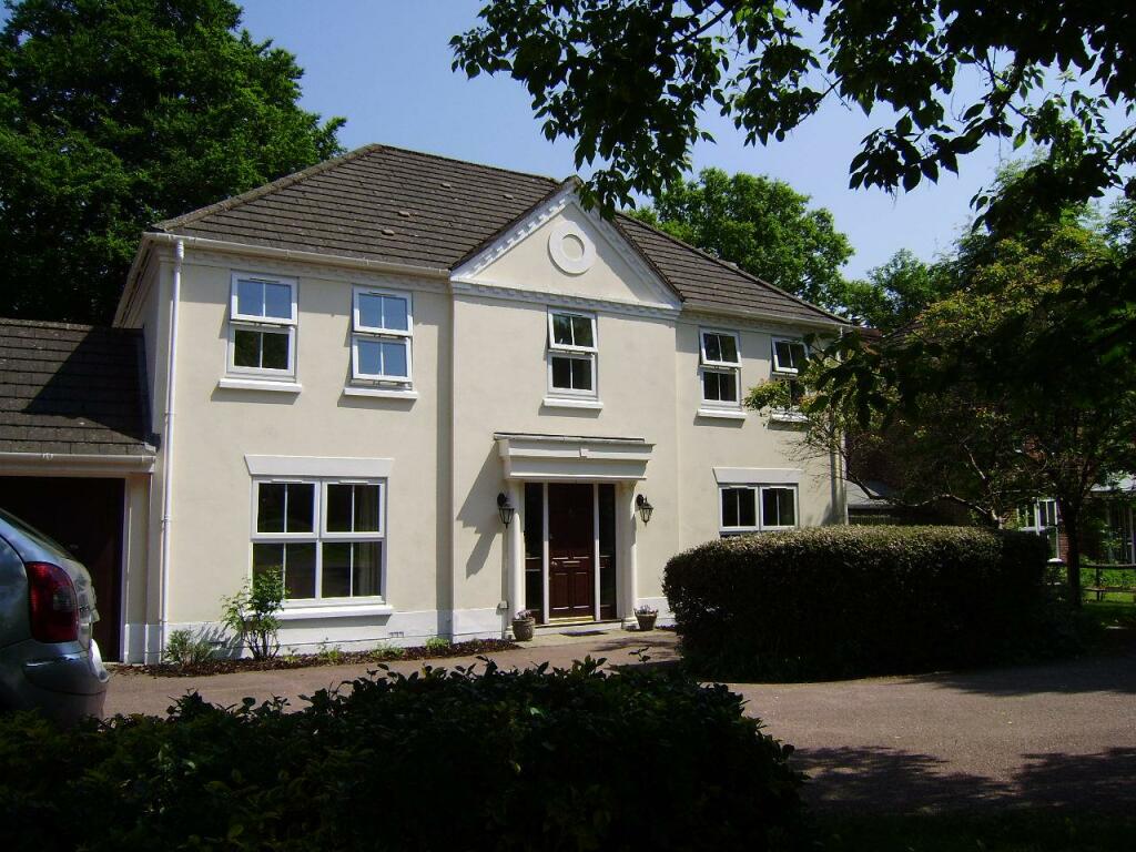 12 Stile Gardens main pic 3.jpg