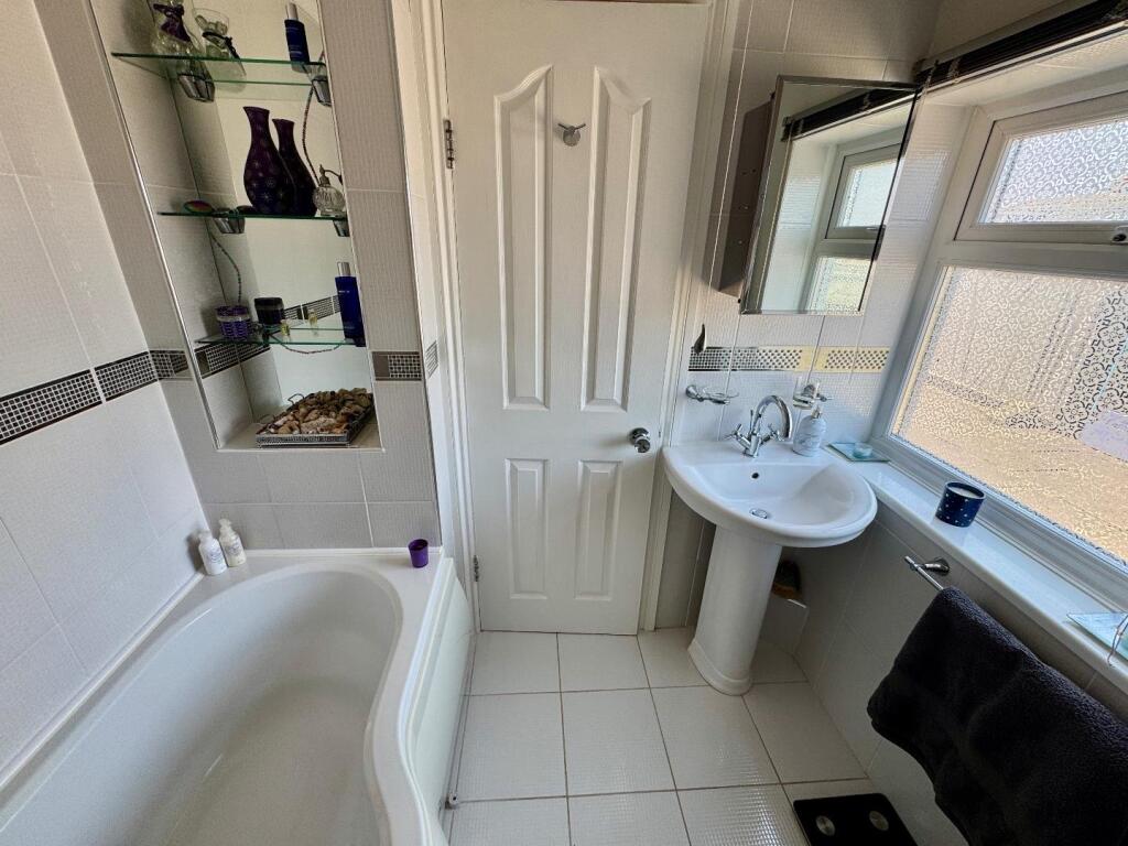 En-suite Bedroom 2