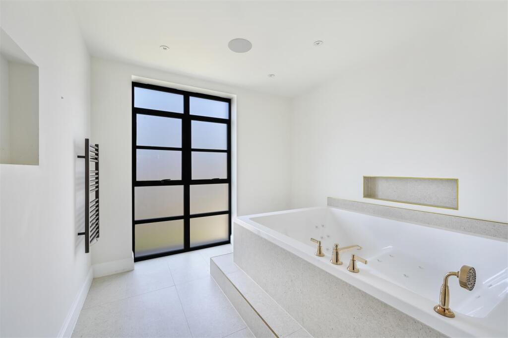 LINCOLN AVENUE, 3A-42.jpg