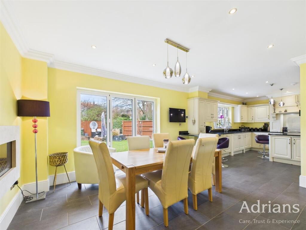 KITCHEN /