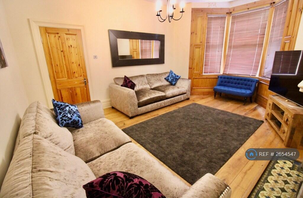 Huge Stunning Lounge With 65" Smart Tv