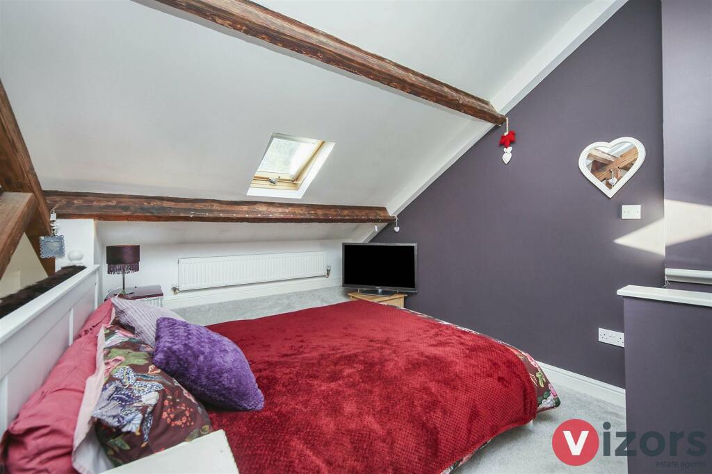 Bedroom One (MEZZANINE)