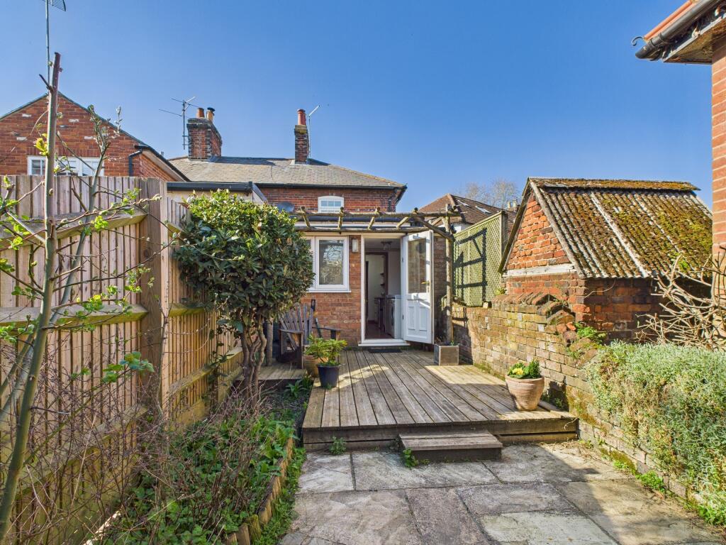 CAM02909G0-PR0374-STILL011