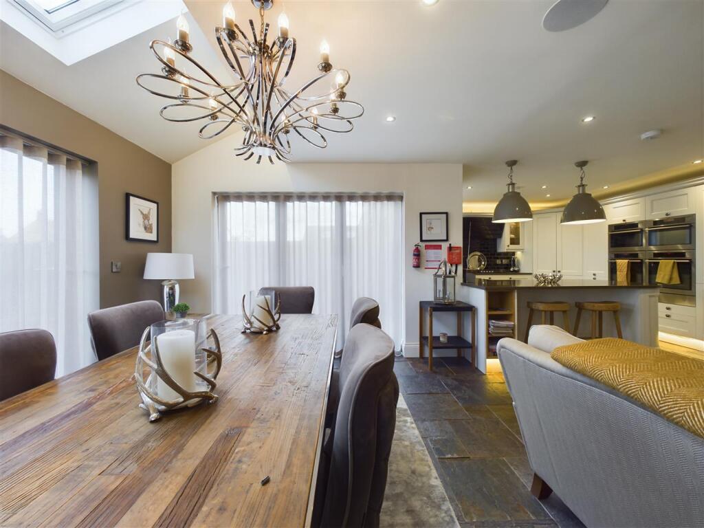 KITCHEN/RECEPTION ROOM