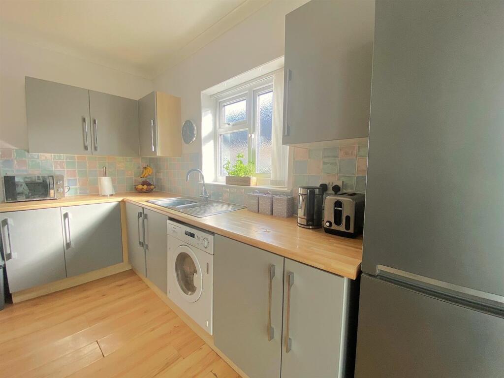 13 Grangecourt drive - Kitchen2.jpg