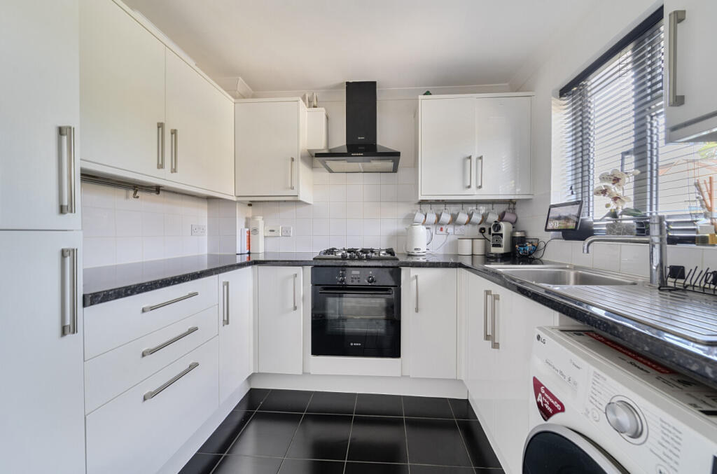 1305261-7-684bfe6...