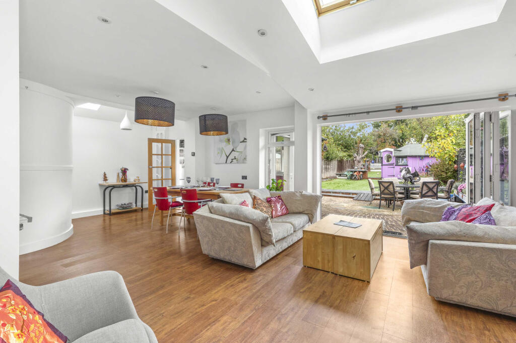 145 Courthouse Road, SL6 6HY (LOW RES)-20