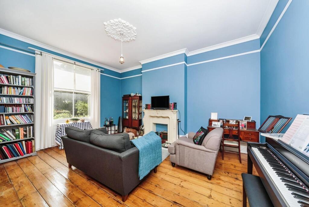 Living Room2.jpg