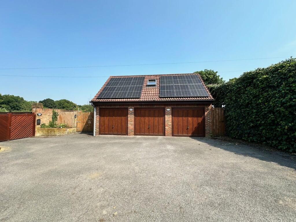 Garages/Annexe