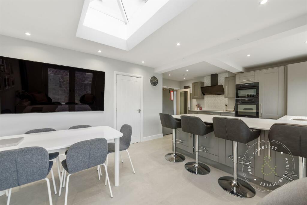 Elgar- Crescent-20.jpg