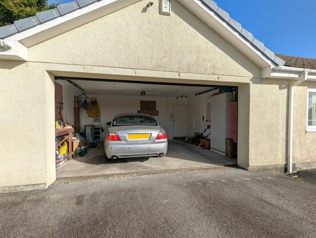 Garage from the front