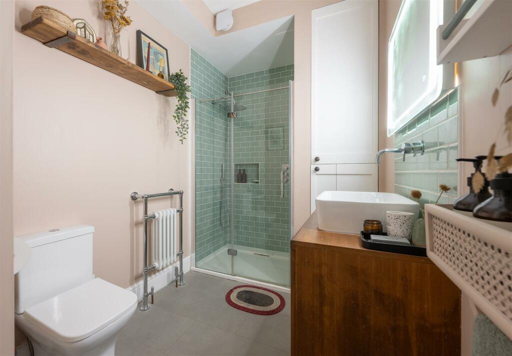 Cavendish Drive, E11