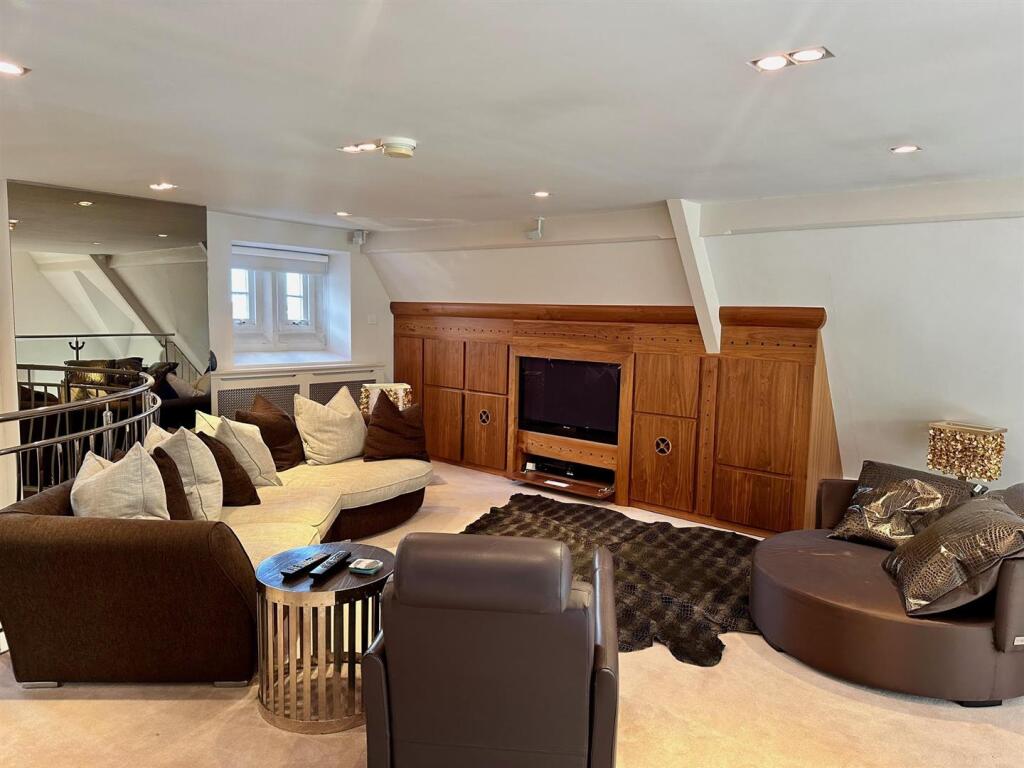 Second Lounge.jpg