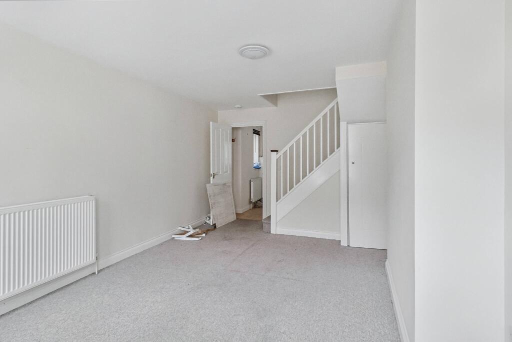 1 Crown Mews, South Street, Crewkerne, Somerset, TA18 8DB